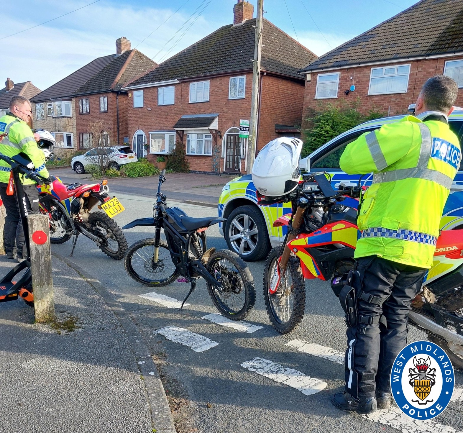 image of officer with bikes