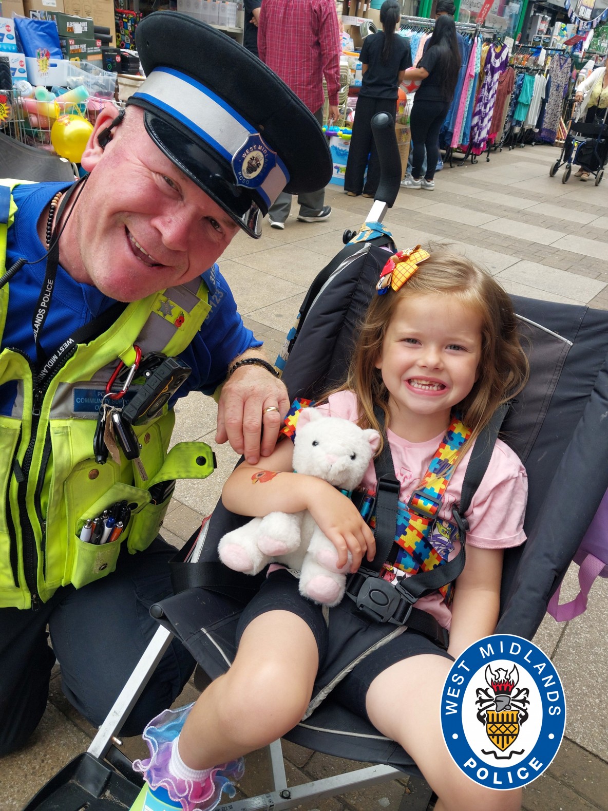 PCSO Kenny Lewis with Roxy